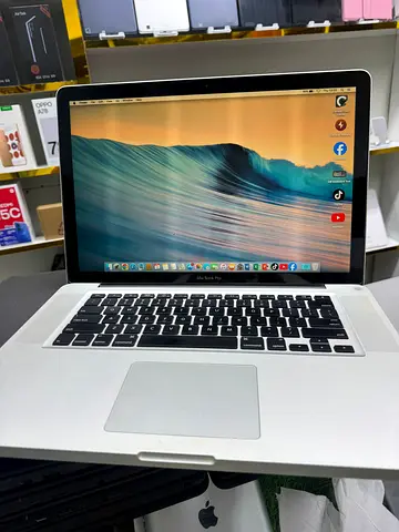 Mackbook  pro Cori 5