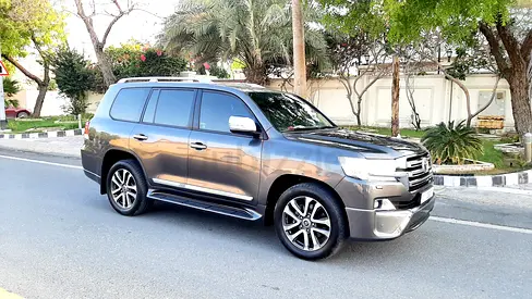 Toyota Land Cruiser GXR V8 Top 2017 Model No1 Option Sunroof Leather Seat GCC Family Used Urgent Sal