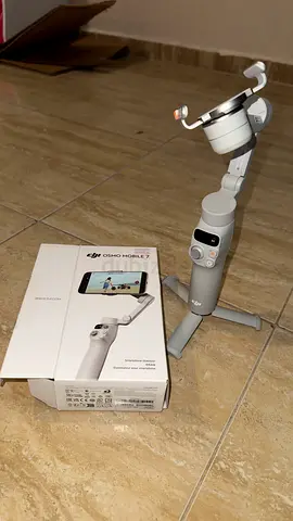 DJI OM 5 Smartphone Gimbal Stabilizer