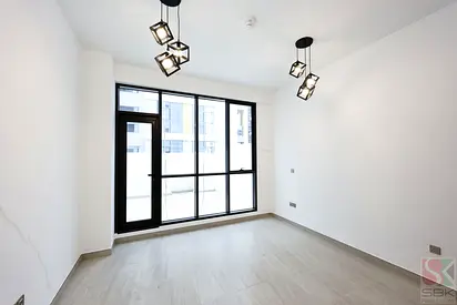 One Month Rent Free-Studio Flat Available