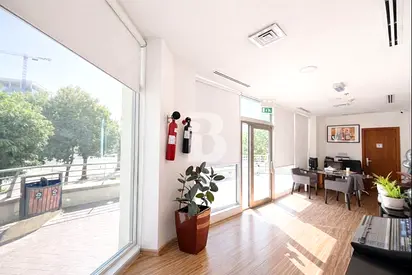 PREMIUM VISIBILITY | 4 MINS METRO | CLINIC or FnB