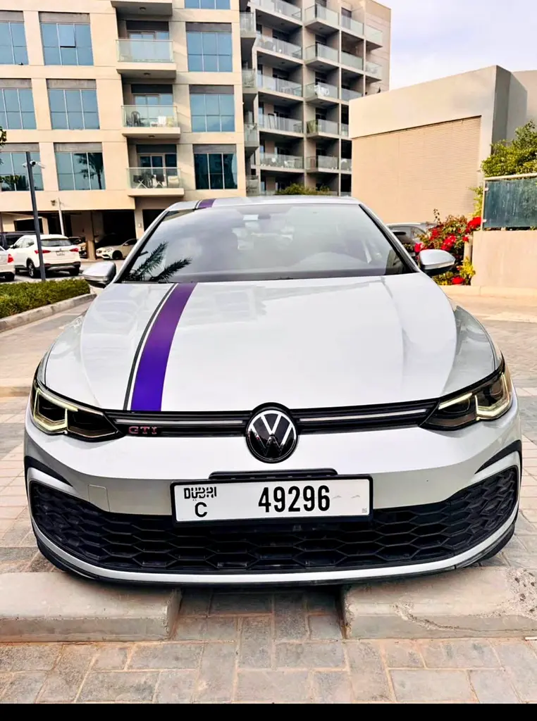 Volkswagen Golf 2024 — photo 1 of 8