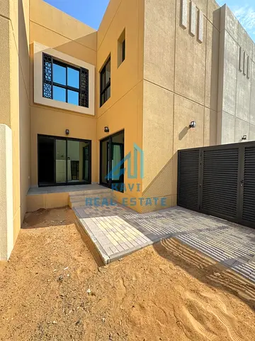 منزل تاون هاوس فاخر | حياة مستدامة | موقع متميز