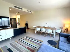 Corner unit l UnFurnished l Close to Pool &amp; Park