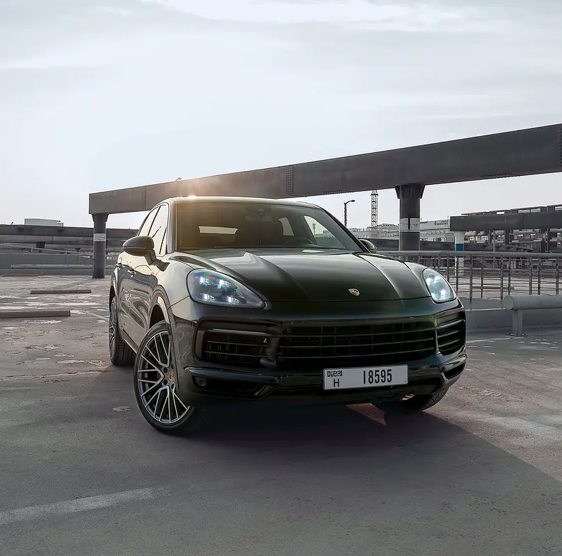Porsche Cayenne 2019 — photo 1 of 9