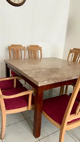 Dinner table for sale