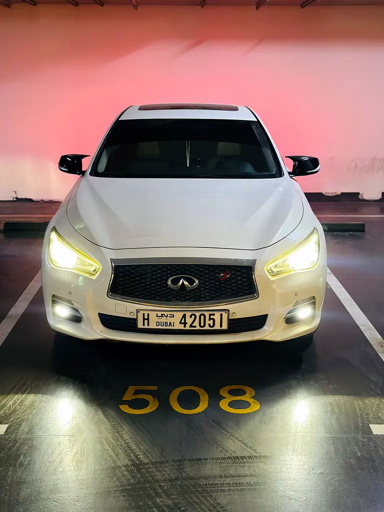 Infiniti Q50 2015 — photo 1 of 7