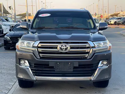 Toyota Land Cruiser GXR 2017 - GCC Specs - Perfect Condition