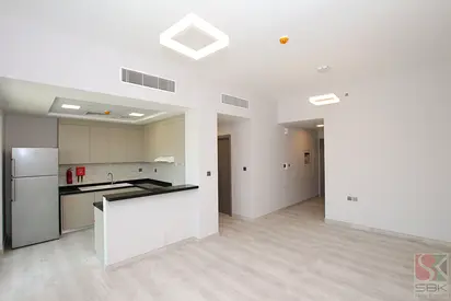 One Month Rent Free-Spacious 2 BR Flat