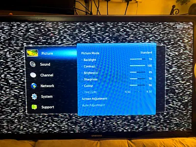 Samsung LED TV - powers on but currently shows static/no signal