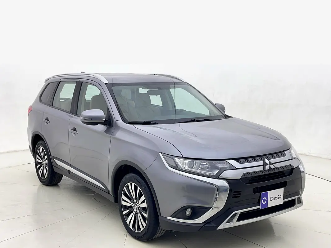 Mitsubishi Outlander 2022 — photo 1 of 12