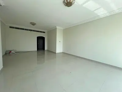 **شقة ثلاث غرف وصالة مع جيم ومسبح وباركن مجاني