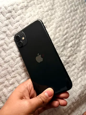 Apple iPhone 11 in Black 128 GB