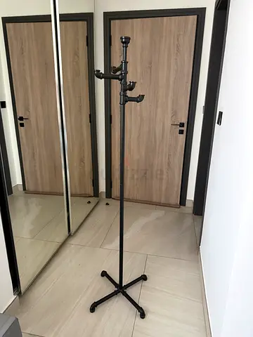 🏡 Moving Sale – Hanger Stand