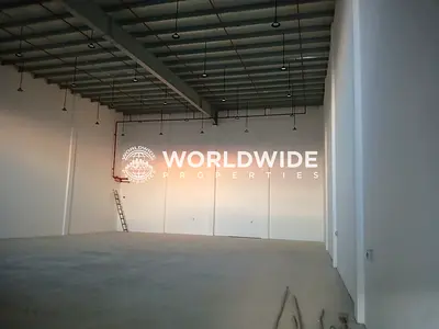 مساحة الطابق الأرضي بالكامل ||| المساحة الإجمالية 5500 قدم مربع ||| 50 كيلوواط، ثلاثي الأطوار ||| الإيجار 450,000 روبية هندية
