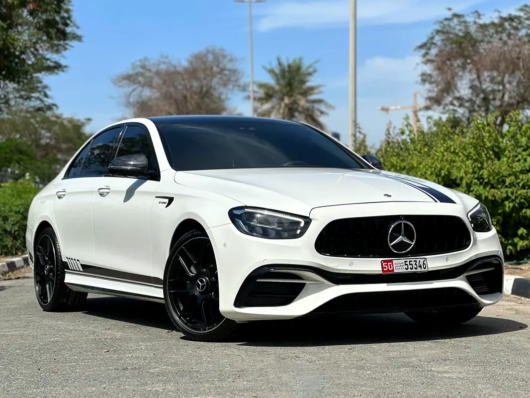 Mercedes-Benz E-Class 2022 — photo 1 of 16