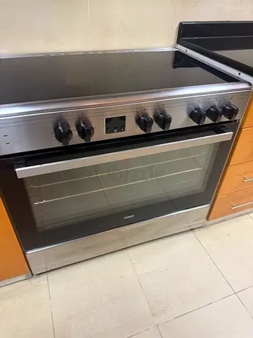Gas Oven with 5 Burners and Glass Top