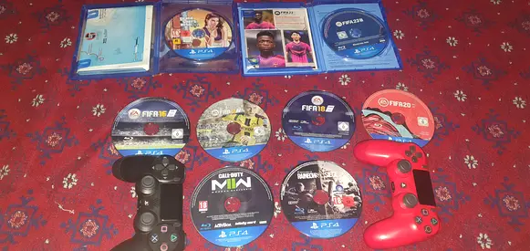 Ps4 orignal controller with sum cds