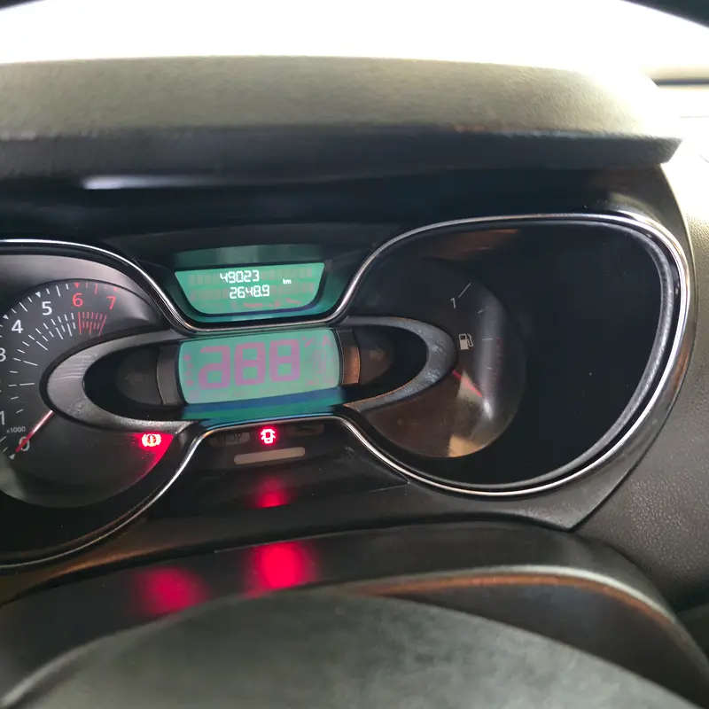 Renault Captur 2017 — photo 1 of 9