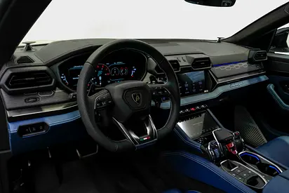 2025 Lamborghini URUS photo 9