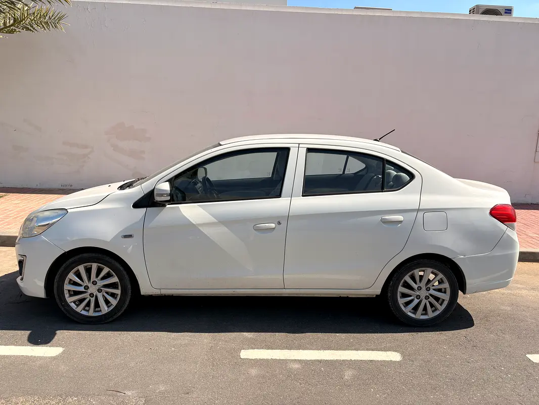 Mitsubishi Attrage 2019 — photo 1 of 4