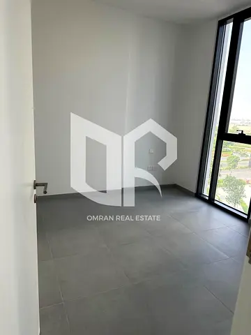 الجادة: قلب الشارقة ينبض بالحياة – امتلك شقتك بأفضل عائد استثماري!