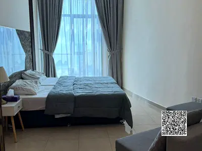 شقه رائعه بإطلاله مميزة علي البحر من غير بلكونه للبيع في أبراج الكورنيش ريزيدنس تاور