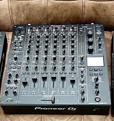 DJM-V10 - very good condition