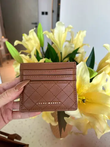 Steve Madden quilted tan card holder / womens wallet - lightly used