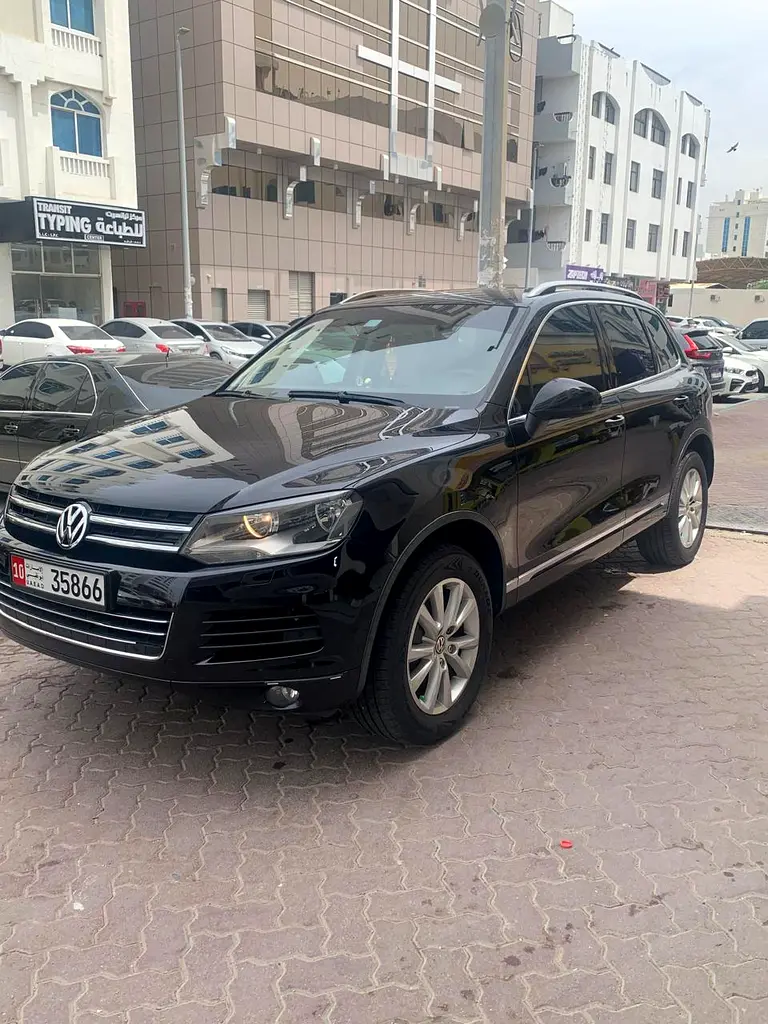 Volkswagen Touareg 2014 — photo 1 of 13
