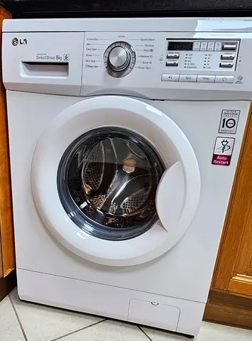Im selling my LG 8kg Front Load Washing Machine (Direct Drive) — Working