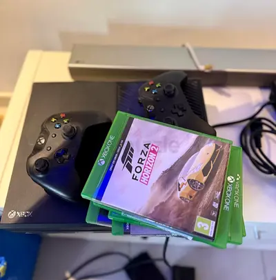 microsoft Xbox one console with kinect 6 game and 2 controller