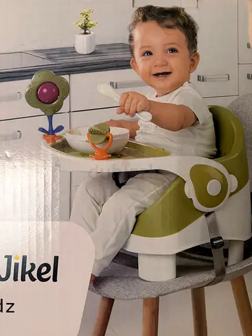 Portable booster/high chair with removable tray (green/white)