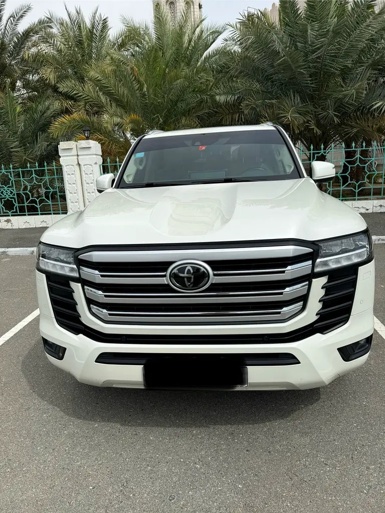Toyota Land Cruiser 2022 — photo 1 of 10