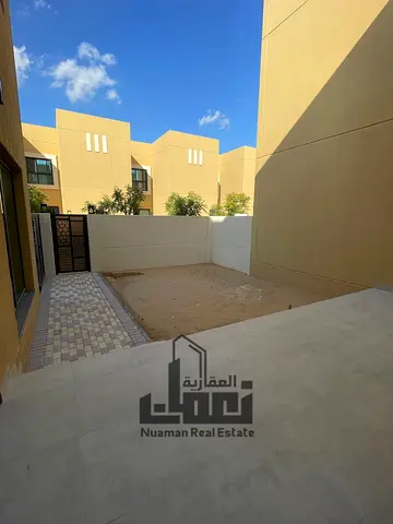 Discover the future of living in Sharjah’s most eco-friendly community. This spacious 4-bedroom townhouse offers a perfect blend of luxury, comfort,