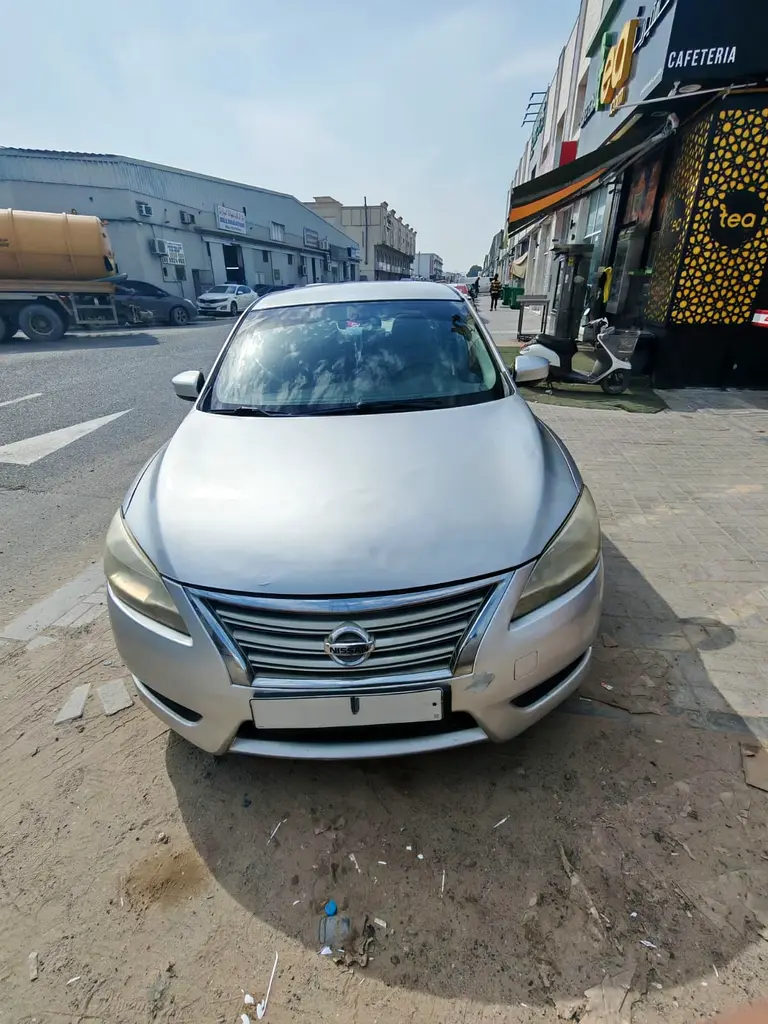 Nissan Sentra 2014 — photo 1 of 7