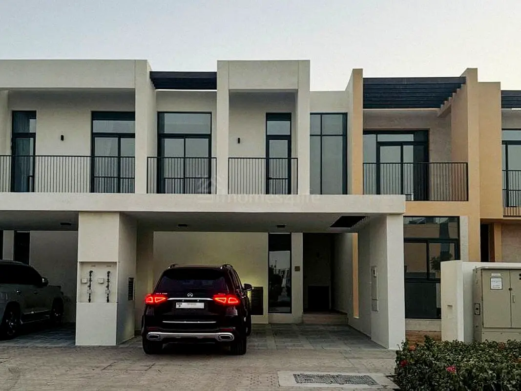 SINGLE ROW | GOLF COURSE VIEW | SPACIOUS LAYOUT