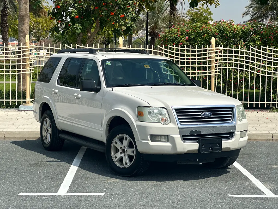 Ford Explorer 2010 — photo 1 of 15