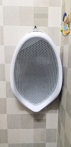 Baby bath tub with non-slip insert, gently used