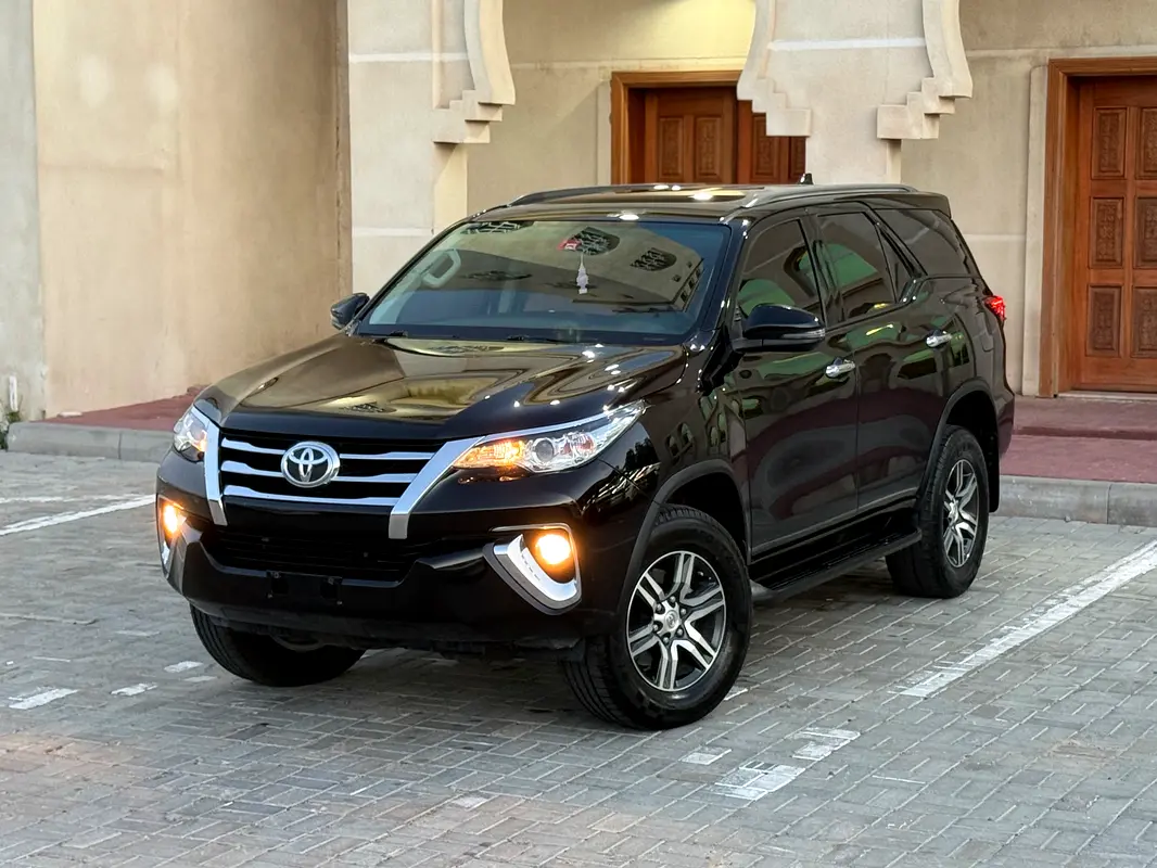Toyota Fortuner 2020 — photo 1 of 15