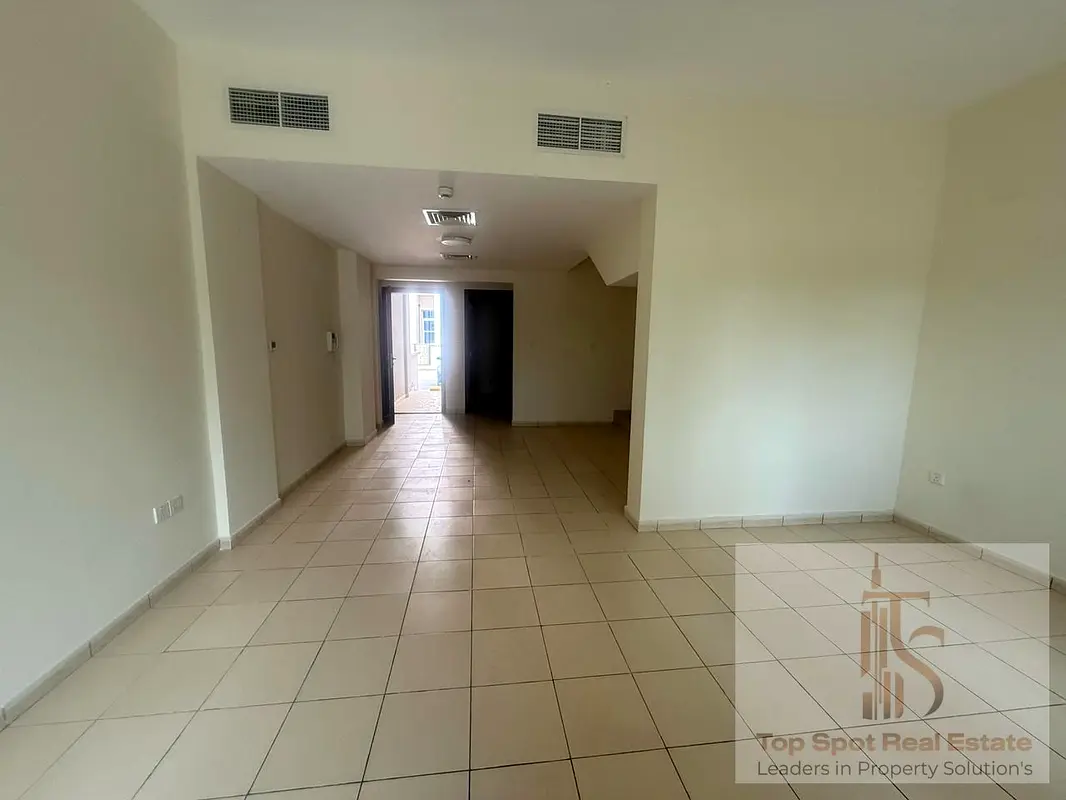 Bright & Spacious 4-Bed Villa | Closed Kitchen | Community Living