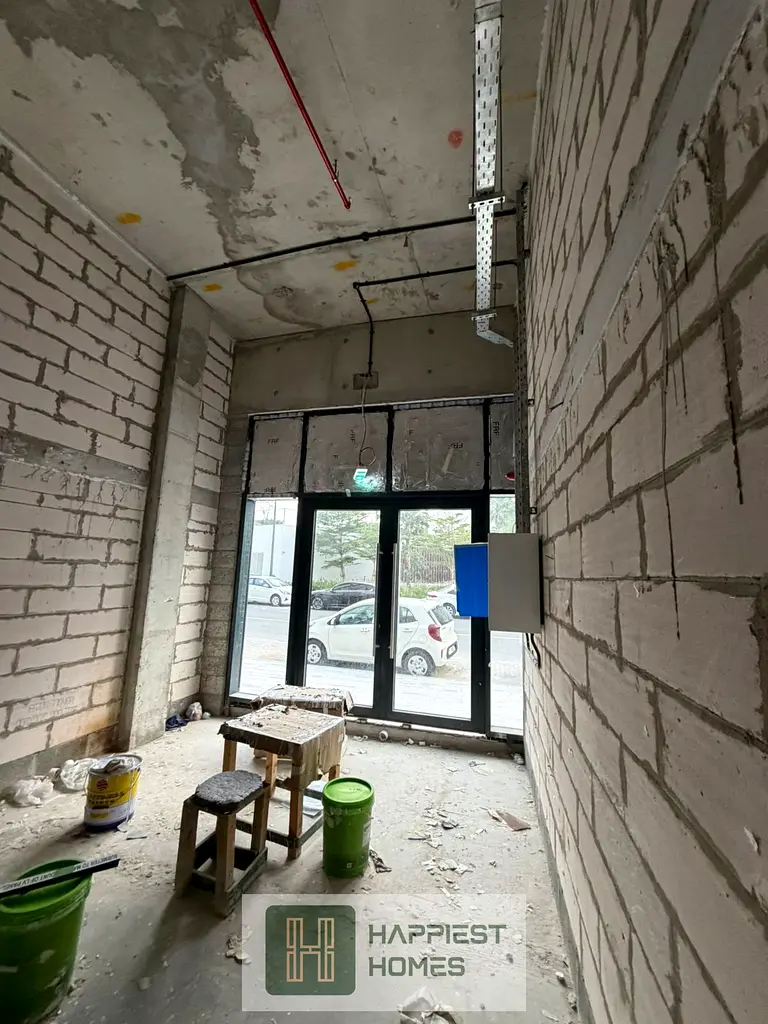 Shop: Prime Retail Shop | Beachfront Location | Shell & Core | dubizzle ...