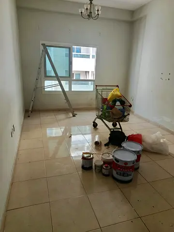 For rent in Al Majaz 3: 1BR + hall, practical layout, central AC, built-in wardrobes, prime location near Corniche & services, family-friendly. 🏡✨