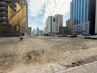 أرض للإيجار في النهدة مناسبة باركينات بموقع زاوية على شارع رئيسي