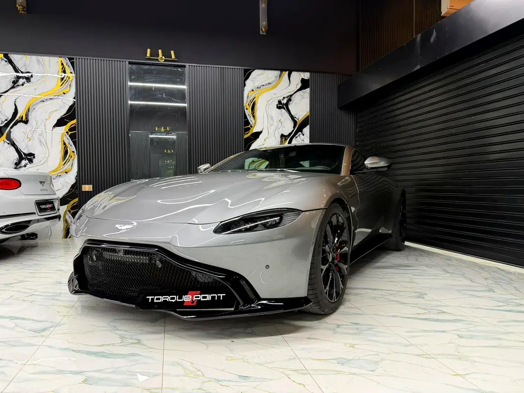 Aston Martin Vantage 2019 — photo 1 of 15