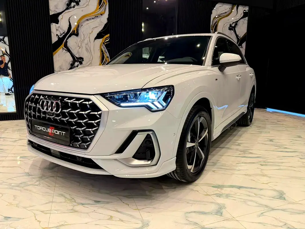 Audi Q3 2025 — photo 1 of 15