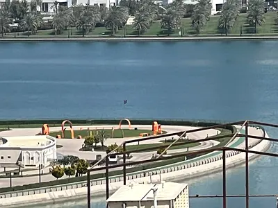 اطلالة بحرية + باركن مجاني غرفتين وصالة مع خزائن بالحائط بلكونة كبيرة للايجار السنوي في الشارقة في الخان