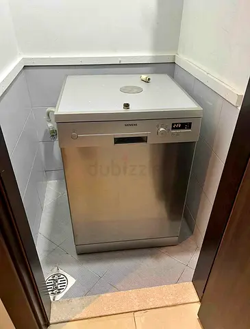 Siemens 5 Programs 12 Place Settings, Free Standing Dishwasher, Silver Sn25D800Gc