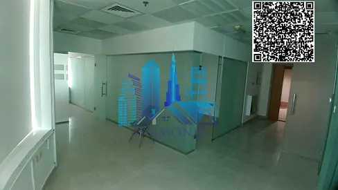 للأيجار السنوى مكتب مساحه كبيره و مقسم بفواصل زجاجيه  بأبراج الهورايزون برج الأعمال D امارة عجمان .