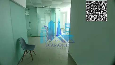 متوفر للأيجار السنوى مكتب مساحه كبيره و مقسم بفواصل زجاجيه  بأبراج الهورايزون برج الأعمال D امارة عجمان .